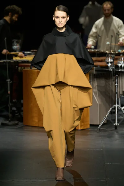 Look 1